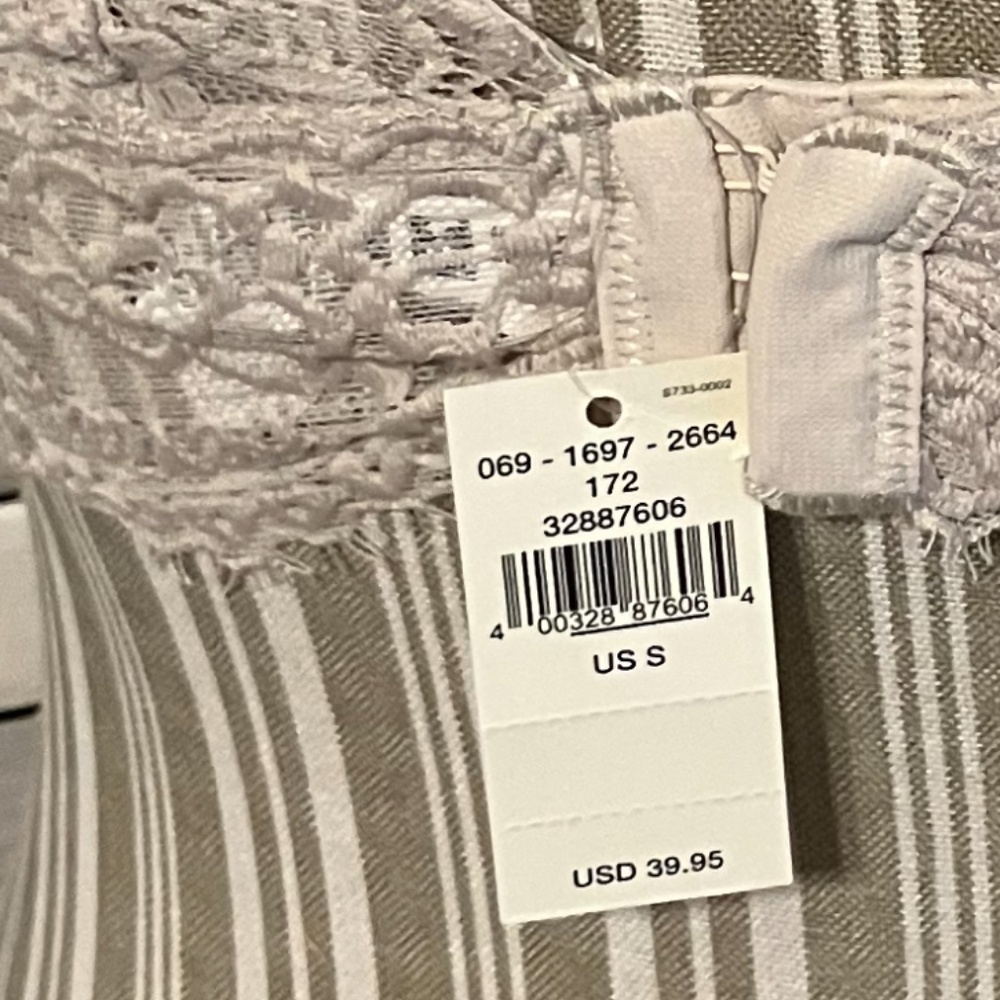 Nwt! Lace bralette - Picture 3 of 3